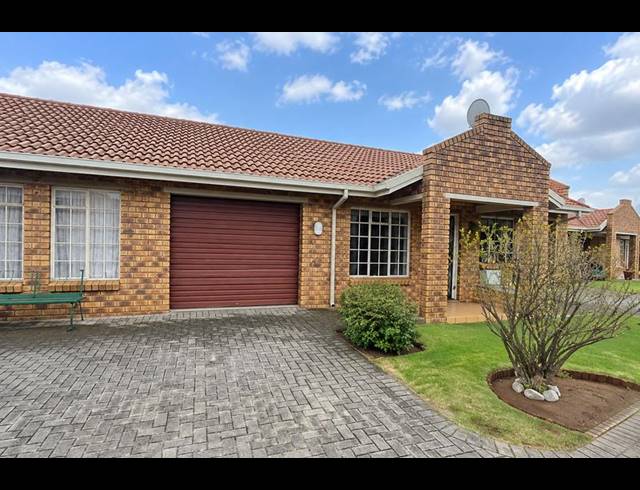 1 BEDROOM TOWNHOUSE FOR SALE IN THREE RIVERS